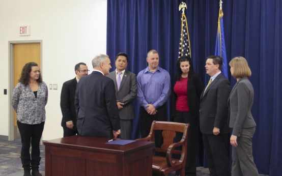 File:Governor Mark Dayton Ceremonial Bill Signing - Medical Debt Bill (22494046795).jpg
