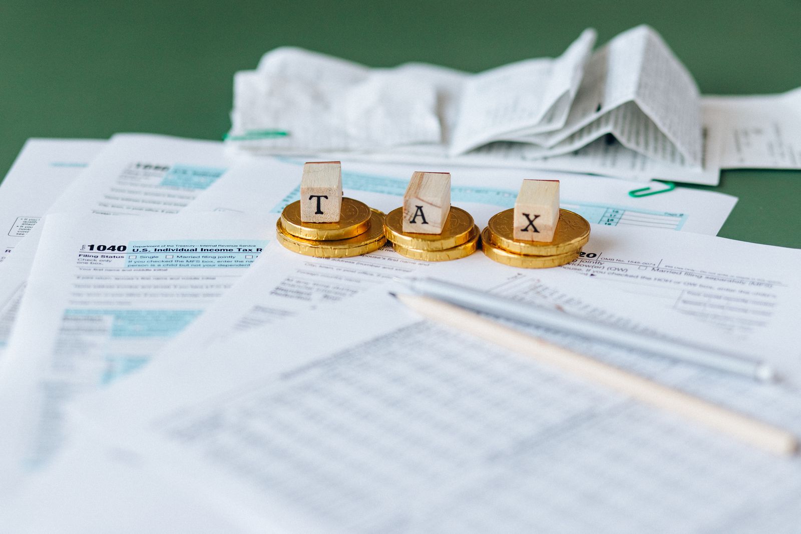 Debt Snowball vs Avalanche: How to Choose With Real Numbers