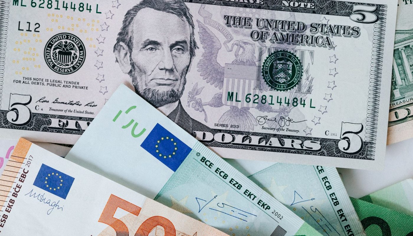 Travel Rewards vs Cash Back: A Practical Comparison for 2026