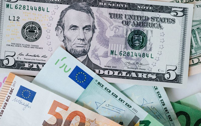Travel Rewards vs Cash Back: A Practical Comparison for 2026